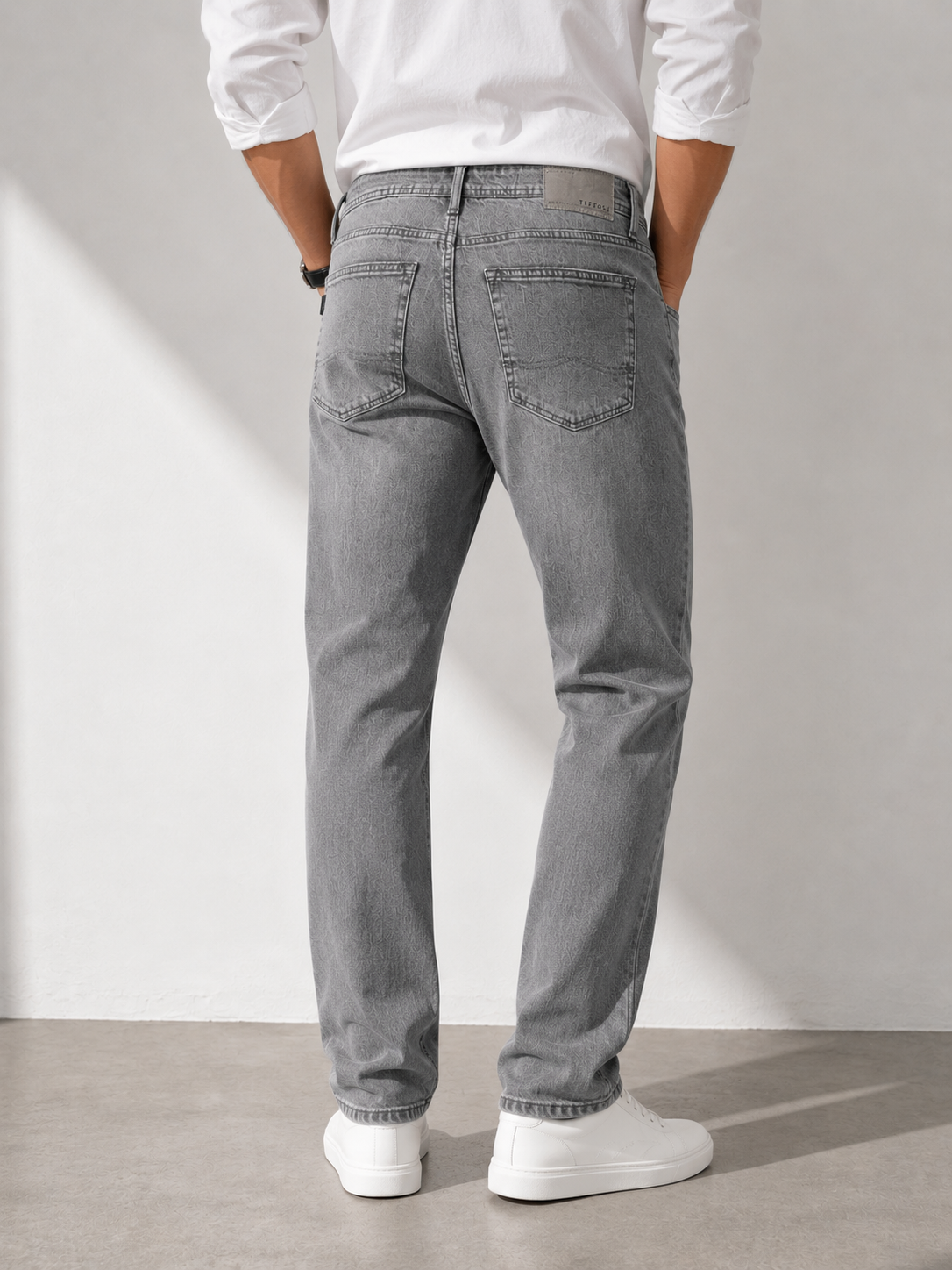 Grey Wash Straight Fit Jeans — By Regaloz